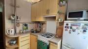 Продам 2-к. квартиру-сталінку,  4/5,  метро 5 хв.